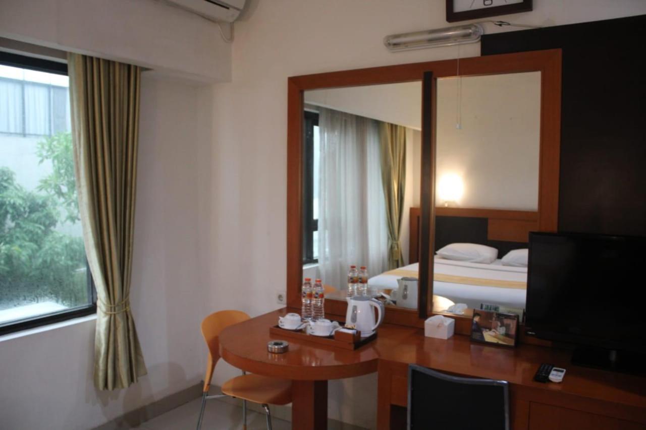 Hotel Grand Karawang Indah Extérieur photo