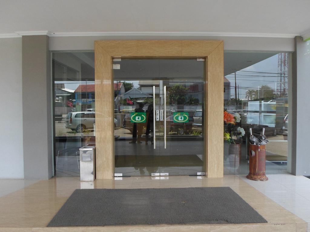 Hotel Grand Karawang Indah Extérieur photo