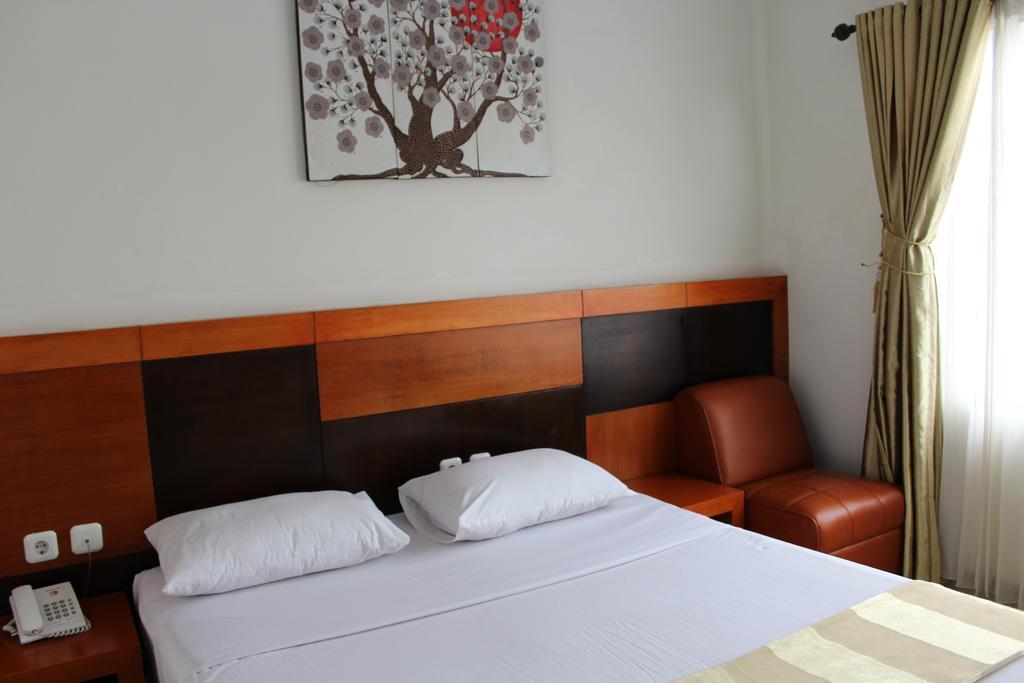 Hotel Grand Karawang Indah Extérieur photo