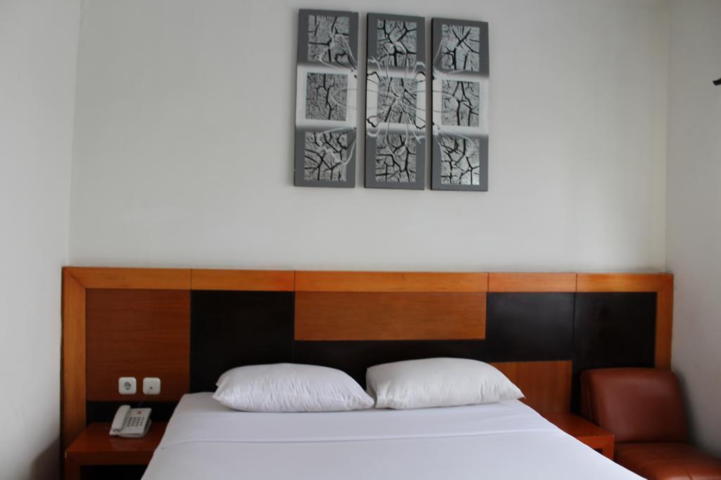 Hotel Grand Karawang Indah Extérieur photo