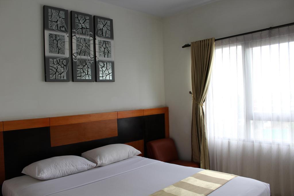 Hotel Grand Karawang Indah Extérieur photo