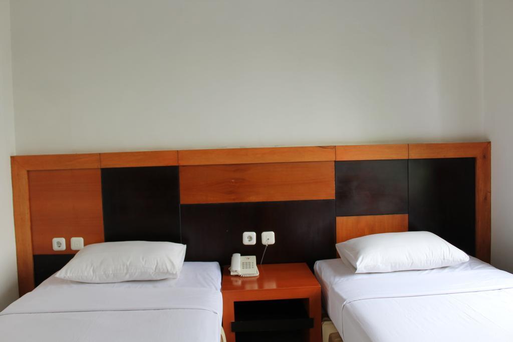 Hotel Grand Karawang Indah Extérieur photo