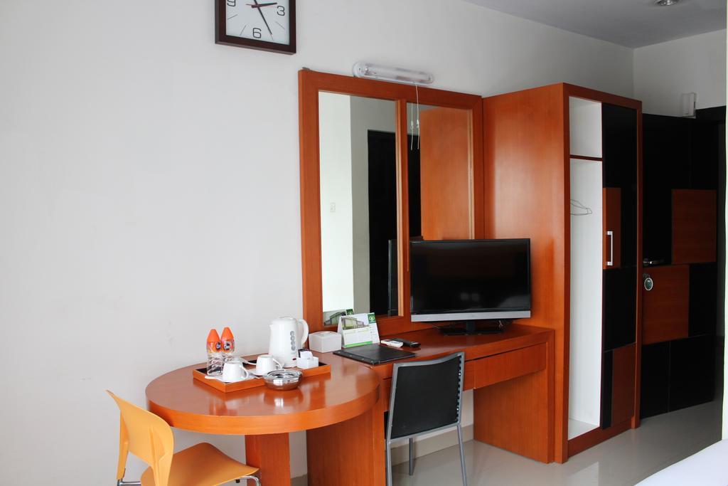 Hotel Grand Karawang Indah Extérieur photo