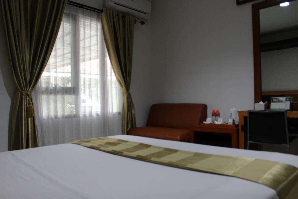 Hotel Grand Karawang Indah Extérieur photo