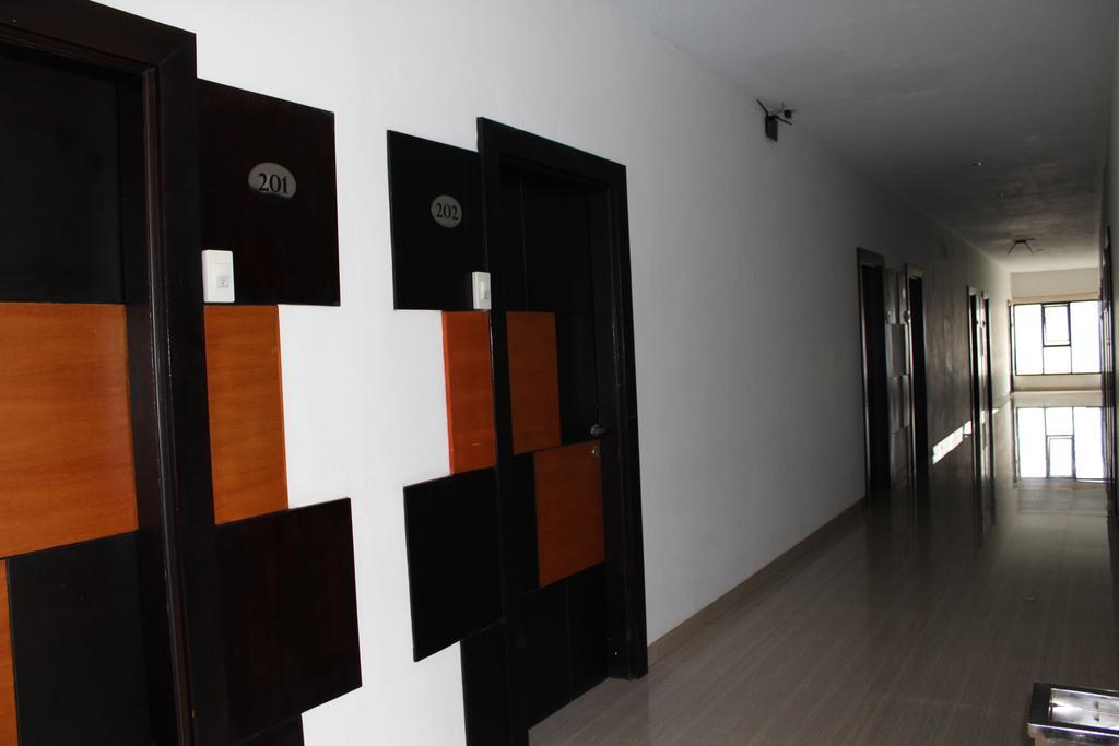 Hotel Grand Karawang Indah Extérieur photo