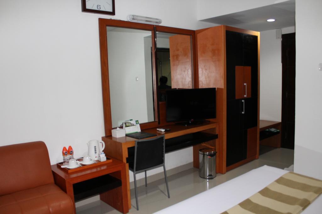 Hotel Grand Karawang Indah Extérieur photo