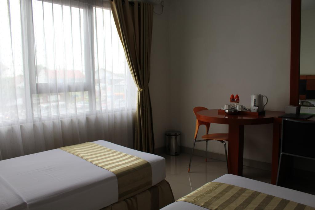 Hotel Grand Karawang Indah Extérieur photo