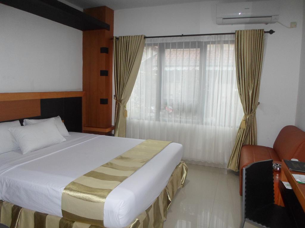 Hotel Grand Karawang Indah Chambre photo