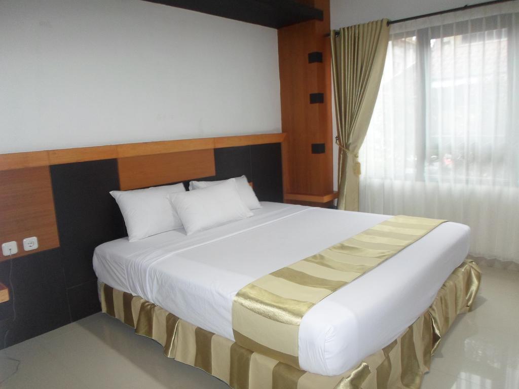 Hotel Grand Karawang Indah Chambre photo