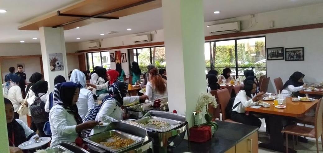 Hotel Grand Karawang Indah Extérieur photo