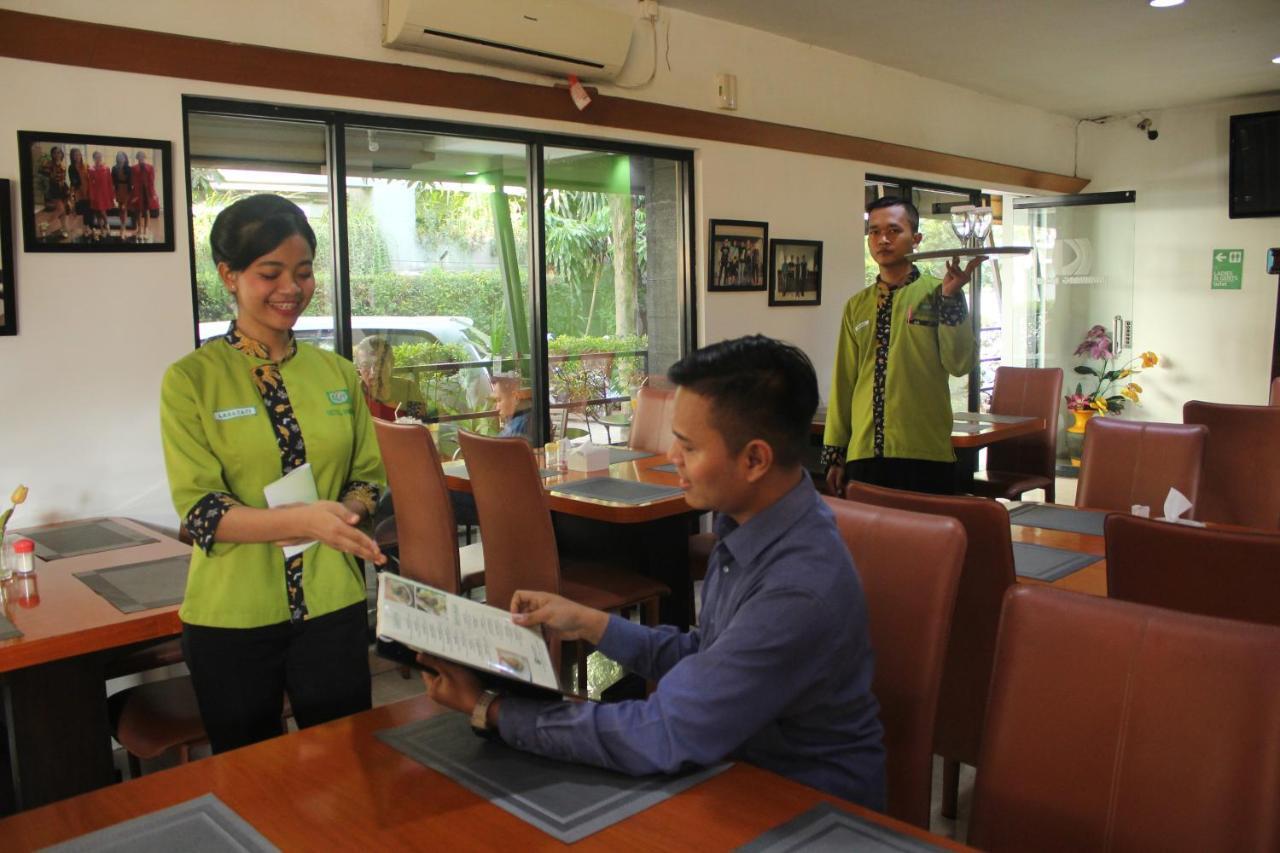 Hotel Grand Karawang Indah Extérieur photo
